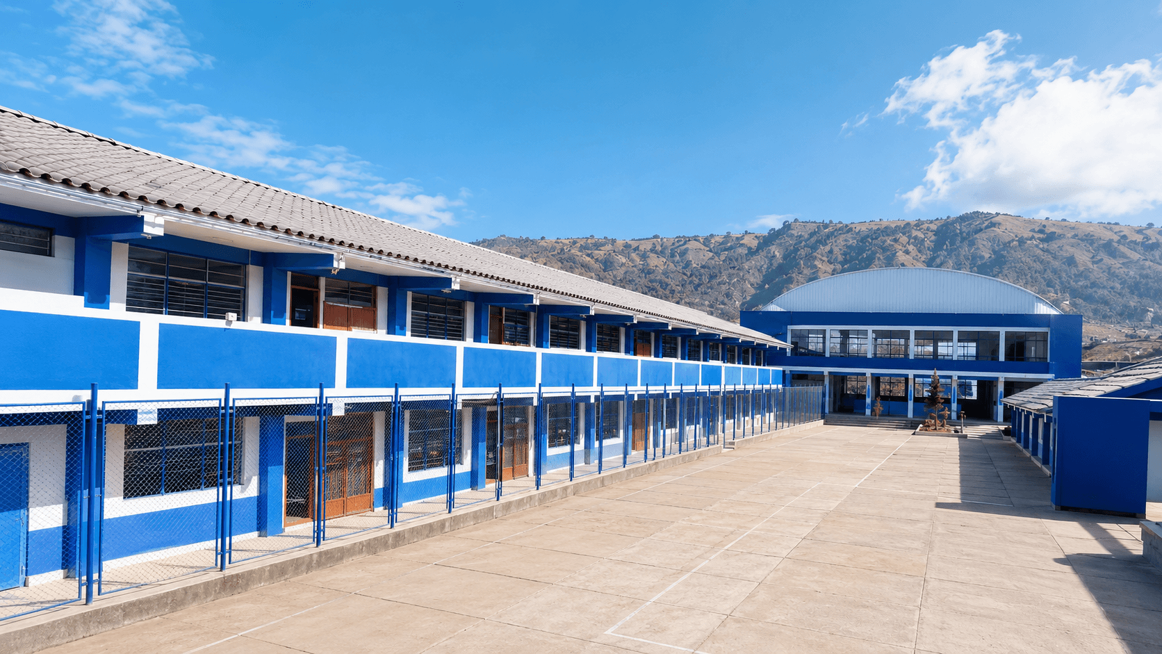 Imagen referencial de infraestructura educativa mejorada y ampliada en una localidad peruana