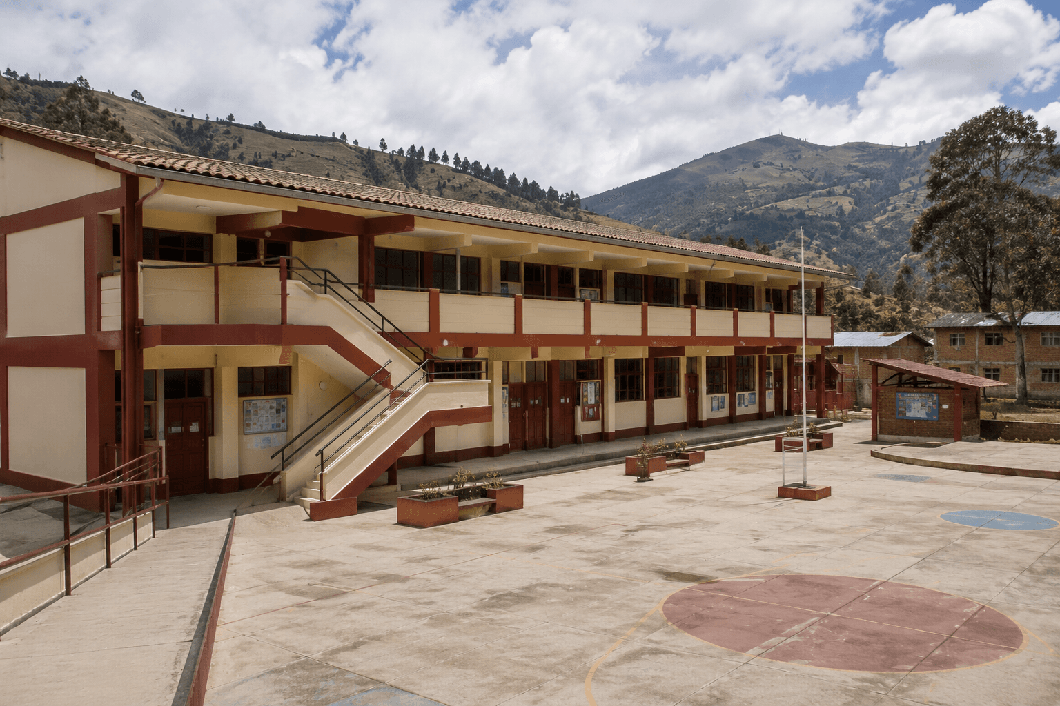 Imagen referencial de una institución educativa intervenida mediante ampliación y rehabilitación