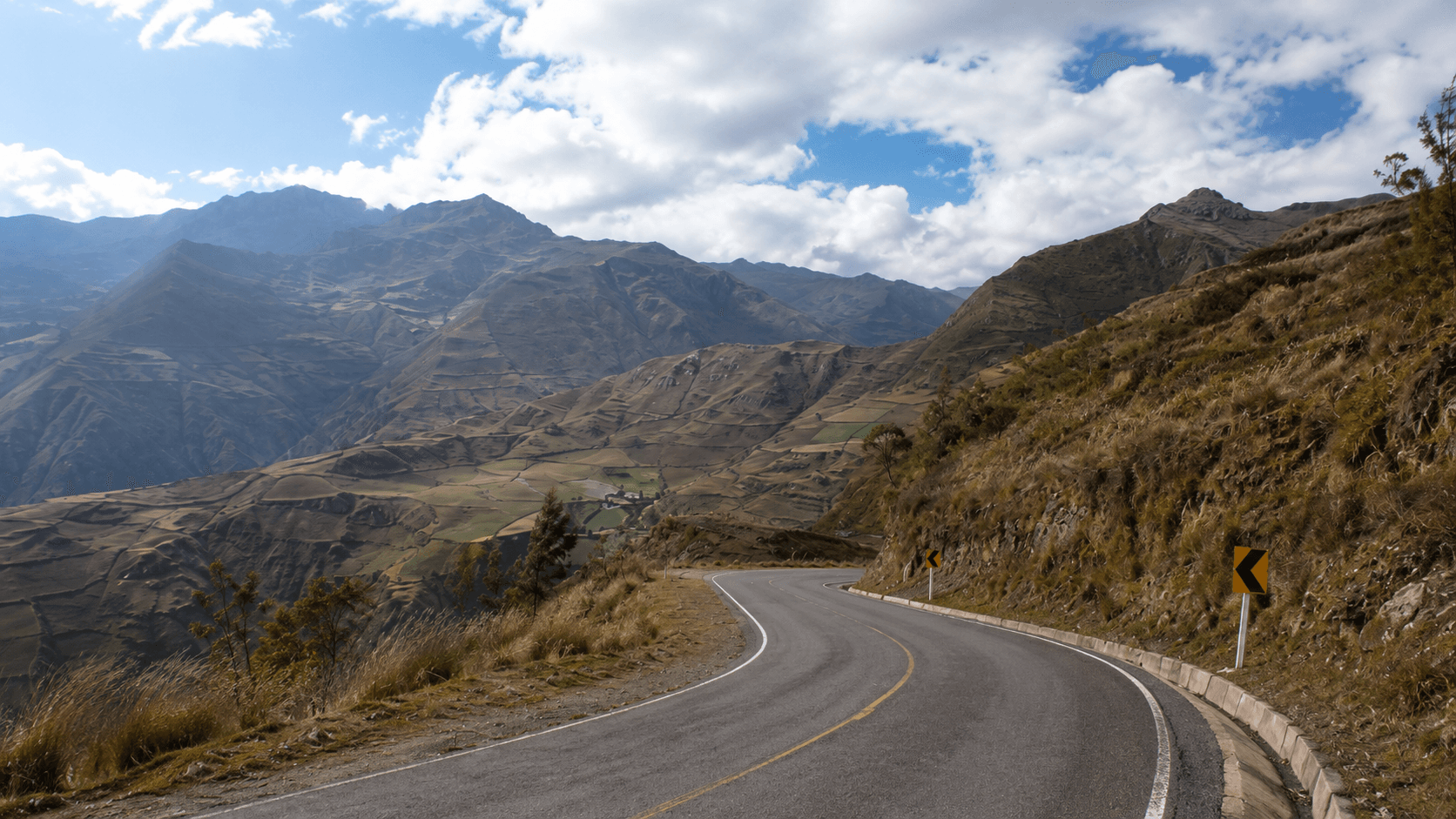 Imagen referencial de infraestructura vial rural y caminos vecinales en la sierra peruana