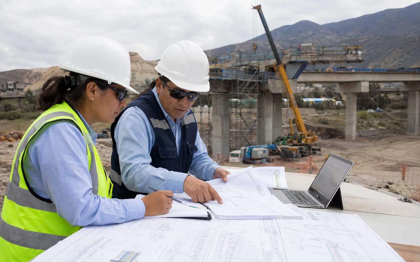Supervisión técnico-financiera y revisión documental vinculada a una obra de infraestructura