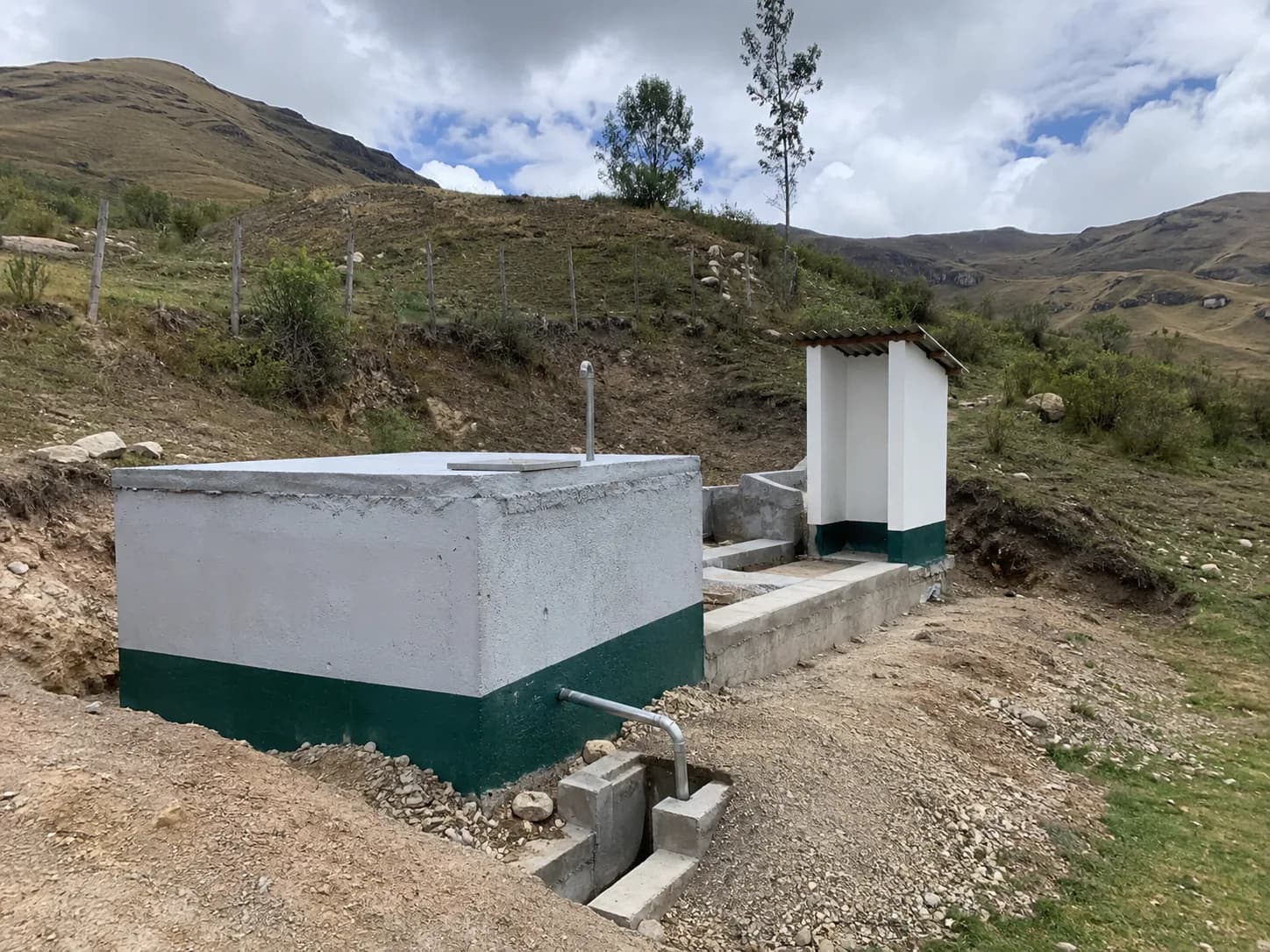 Proyecto de agua potable y saneamiento rural en Yamobamba